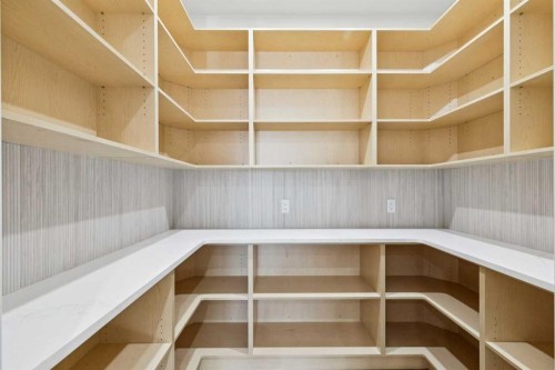 1835 Braemar Place Sw, Calgary, AB - Indoor With Storage