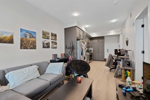 310-3932 University Avenue Nw, Calgary, AB - Indoor
