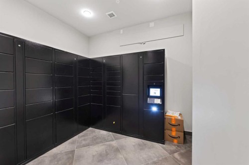 310-3932 University Avenue Nw, Calgary, AB - Indoor