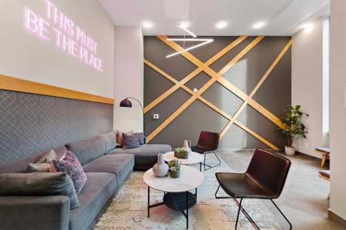 310-3932 University Avenue Nw, Calgary, AB - Indoor