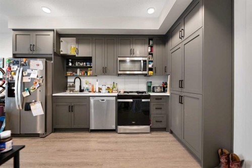 310-3932 University Avenue Nw, Calgary, AB - Indoor Photo Showing Kitchen