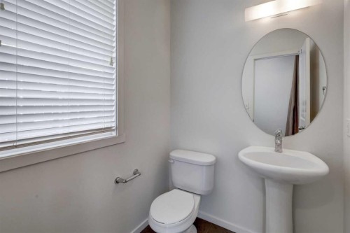 68 Evansview Road Nw, Calgary, AB - Indoor Photo Showing Bathroom