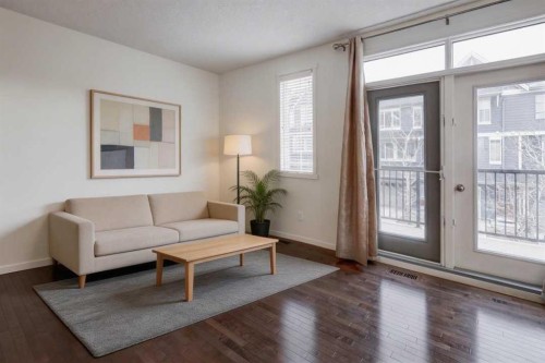 68 Evansview Road Nw, Calgary, AB - Indoor Photo Showing Living Room