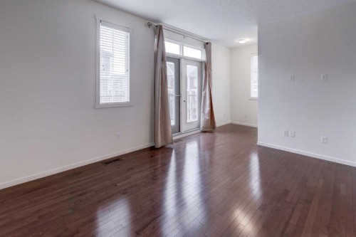 68 Evansview Road Nw, Calgary, AB - Indoor Photo Showing Other Room