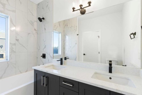 25 St. Andrews Close, Lyalta, AB - Indoor Photo Showing Bathroom