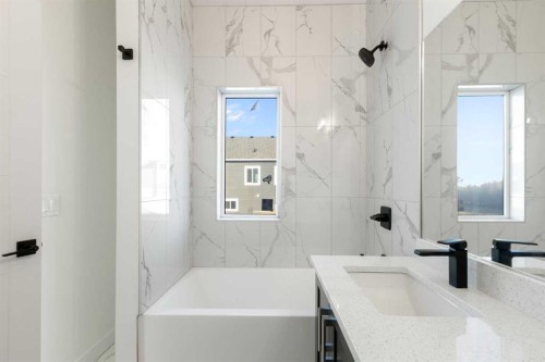 25 St. Andrews Close, Lyalta, AB - Indoor Photo Showing Bathroom