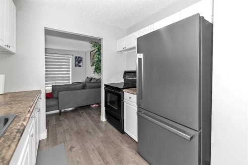 151-6915 Ranchview Drive Nw, Calgary, AB - Indoor Photo Showing Kitchen