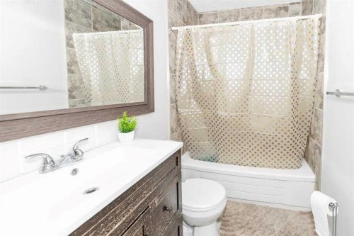 151-6915 Ranchview Drive Nw, Calgary, AB - Indoor Photo Showing Bathroom