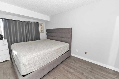 151-6915 Ranchview Drive Nw, Calgary, AB - Indoor Photo Showing Bedroom