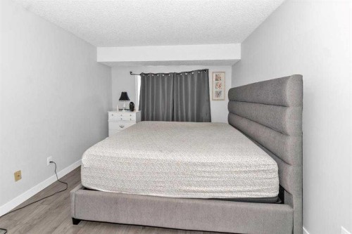 151-6915 Ranchview Drive Nw, Calgary, AB - Indoor Photo Showing Bedroom