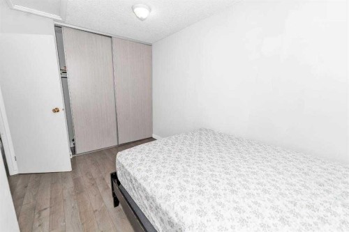 151-6915 Ranchview Drive Nw, Calgary, AB - Indoor Photo Showing Bedroom