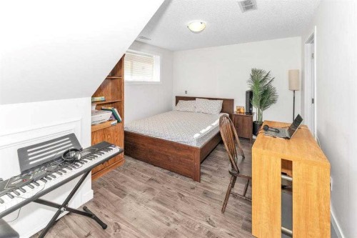 151-6915 Ranchview Drive Nw, Calgary, AB - Indoor Photo Showing Bedroom