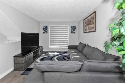 151-6915 Ranchview Drive Nw, Calgary, AB - Indoor Photo Showing Living Room