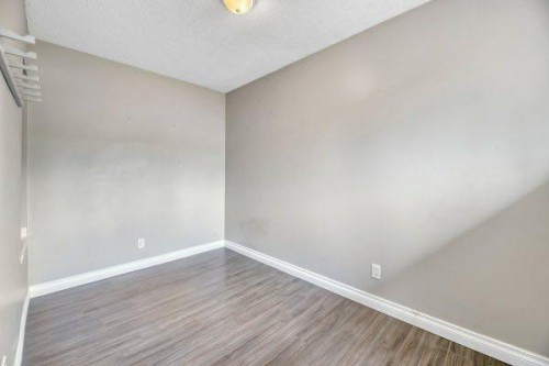 8319 Bowness Road, Calgary, AB - Indoor Photo Showing Other Room