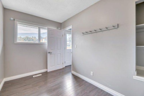 8319 Bowness Road, Calgary, AB - Indoor Photo Showing Other Room