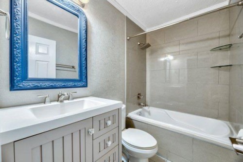 8319 Bowness Road, Calgary, AB - Indoor Photo Showing Bathroom