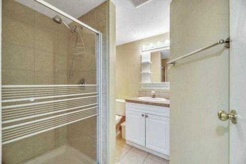 8319 Bowness Road, Calgary, AB - Indoor Photo Showing Bathroom