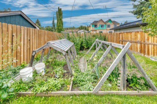 8319 Bowness Road, Calgary, AB - Outdoor