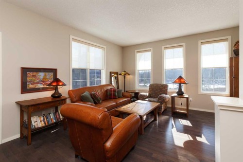 513 Ascot Circle Sw, Calgary, AB - Indoor Photo Showing Living Room