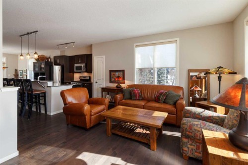513 Ascot Circle Sw, Calgary, AB - Indoor Photo Showing Living Room