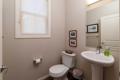 513 Ascot Circle Sw, Calgary, AB - Indoor Photo Showing Bathroom