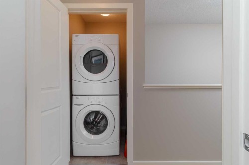 513 Ascot Circle Sw, Calgary, AB - Indoor Photo Showing Laundry Room