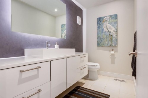 16 Silvercreek Place Nw, Calgary, AB - Indoor Photo Showing Bathroom