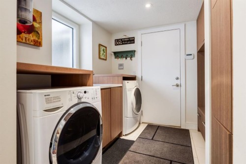 16 Silvercreek Place Nw, Calgary, AB - Indoor Photo Showing Laundry Room