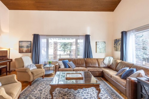 16 Silvercreek Place Nw, Calgary, AB - Indoor Photo Showing Living Room