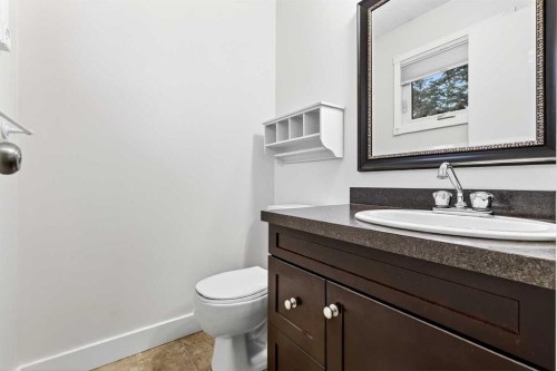 740 Lysander Drive Se, Calgary, AB - Indoor Photo Showing Bathroom