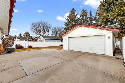 740 Lysander Drive Se, Calgary, AB - Outdoor