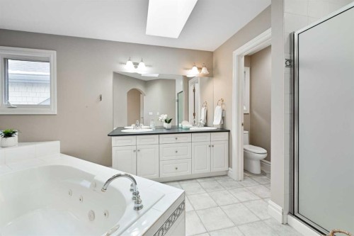 3821 1A Street Sw, Calgary, AB - Indoor Photo Showing Bathroom
