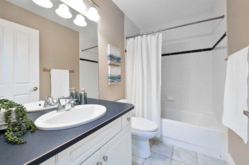 3821 1A Street Sw, Calgary, AB - Indoor Photo Showing Bathroom