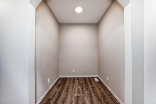 35 Bartlett Crescent Se, Calgary, AB - Indoor Photo Showing Other Room