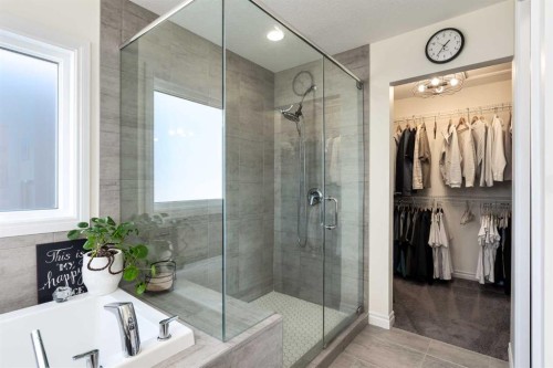 23 Cranbrook Green Se, Calgary, AB - Indoor Photo Showing Bathroom