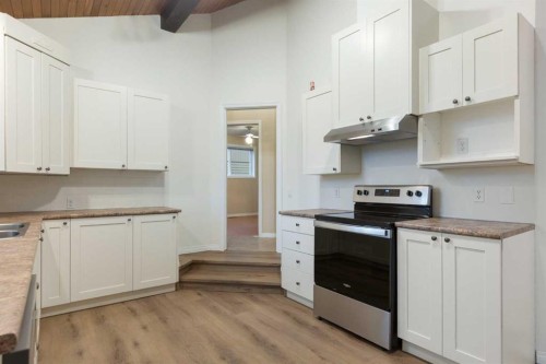 639 Canterbury Drive Sw, Calgary, AB - Indoor Photo Showing Kitchen