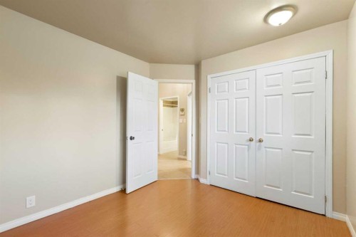 639 Canterbury Drive Sw, Calgary, AB - Indoor Photo Showing Other Room