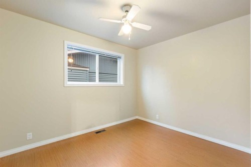 639 Canterbury Drive Sw, Calgary, AB - Indoor Photo Showing Other Room