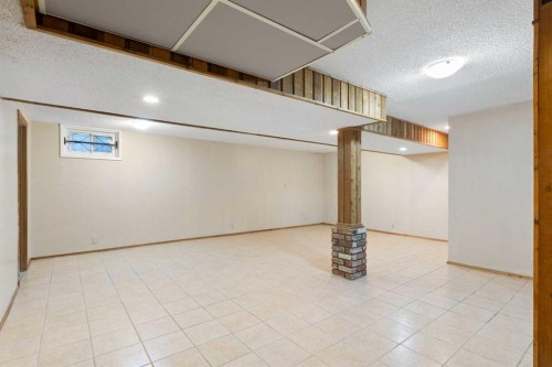 639 Canterbury Drive Sw, Calgary, AB - Indoor