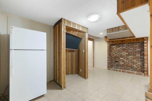 639 Canterbury Drive Sw, Calgary, AB - Indoor