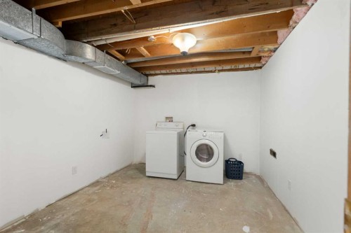 639 Canterbury Drive Sw, Calgary, AB - Indoor Photo Showing Laundry Room