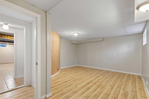 639 Canterbury Drive Sw, Calgary, AB - Indoor Photo Showing Other Room