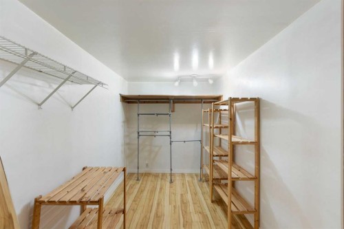 639 Canterbury Drive Sw, Calgary, AB - Indoor Photo Showing Other Room