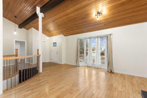 639 Canterbury Drive Sw, Calgary, AB - Indoor Photo Showing Other Room