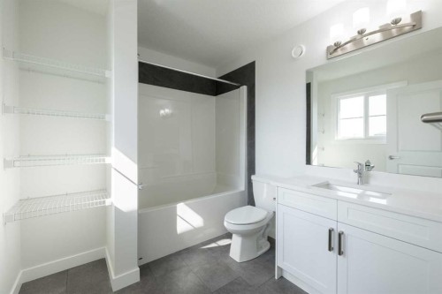 14 Quartz Gate, Balzac, AB - Indoor Photo Showing Bathroom