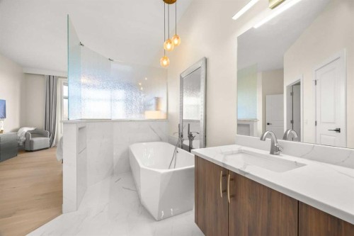 271 Hamptons Terrace Nw, Calgary, AB - Indoor Photo Showing Bathroom