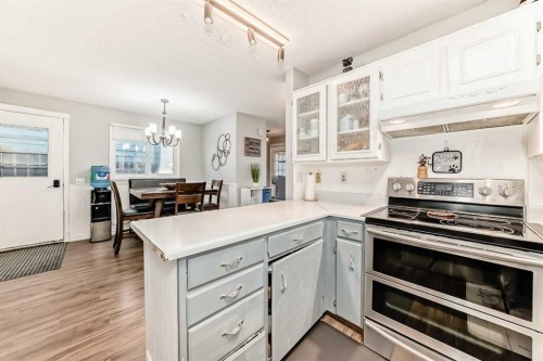 7840 20A Street Se, Calgary, AB - Indoor Photo Showing Kitchen
