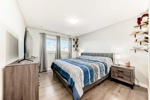 7840 20A Street Se, Calgary, AB - Indoor Photo Showing Bedroom