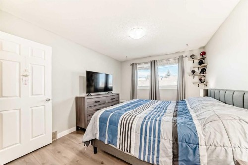 7840 20A Street Se, Calgary, AB - Indoor Photo Showing Bedroom