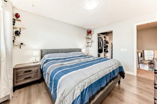 7840 20A Street Se, Calgary, AB - Indoor Photo Showing Bedroom